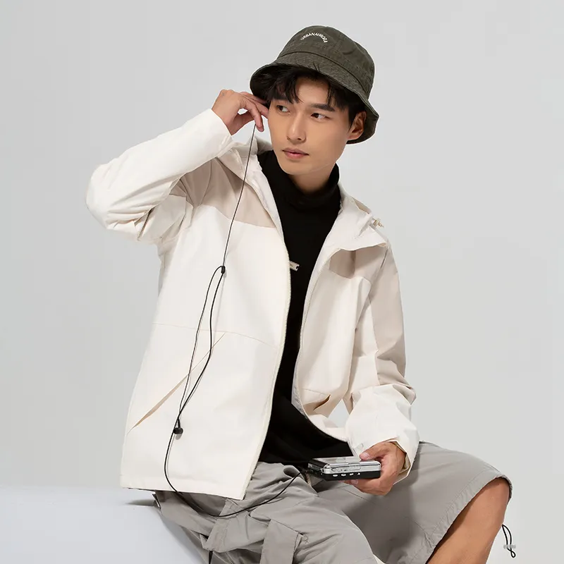 желтая ветровка